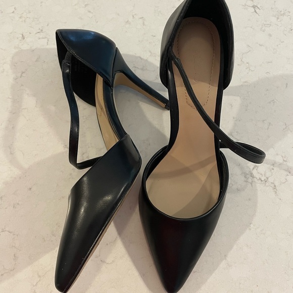 ALSO size 7 heels - Picture 2 of 6